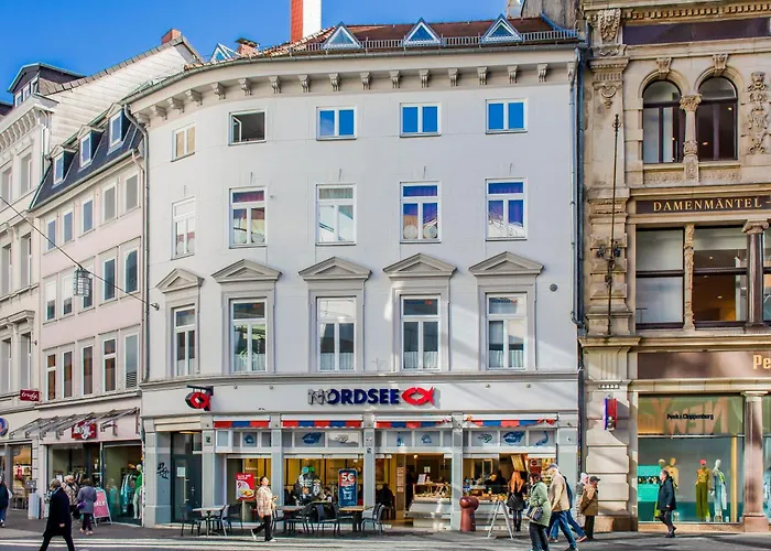 Altstadtflair In Der Fussgaengerzone Mit Parkplatz Und Office 布伦瑞克